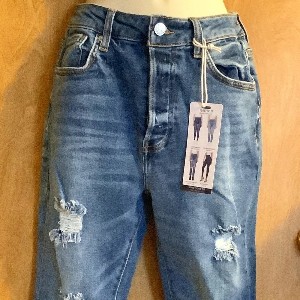 Forever 21 Women's Jeans  Size waist:  27 in   **NEW WITH TAGS**